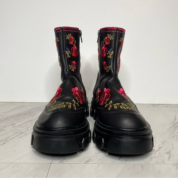 New! Farm Rio Boho Embroidered Flower Mid Chunky Boot 7 - Picture 2 of 16